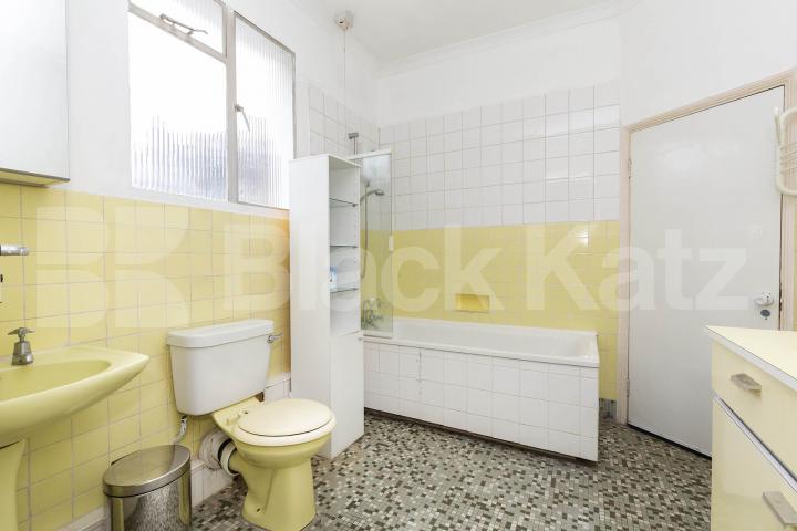 Newly decorated 2 bedroom with large terrace in zone 1 location  Chapel Market, Angel N1